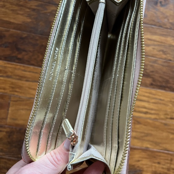 Michael Kors Grayson Monogram medium satchel rose gold with matching wallet - Picture 4 of 7